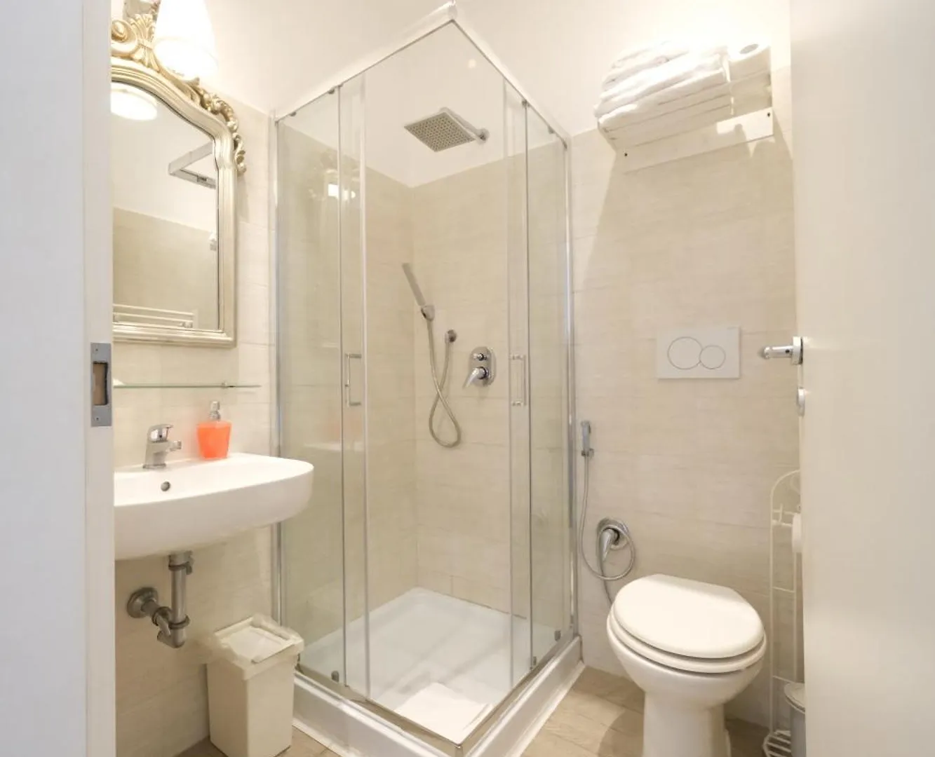 Roman Forum Holiday Termini Hotel Guest house